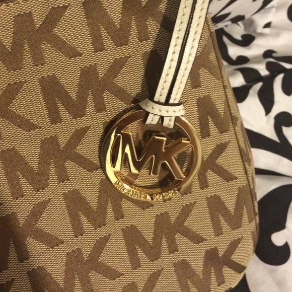 Mk handbag🔴 - Picture 2 of 4
