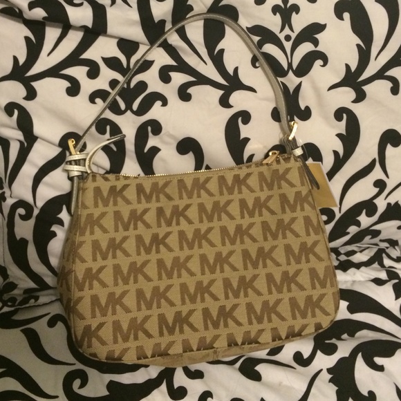 Mk handbag🔴 - Picture 3 of 4