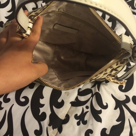 Mk handbag🔴 - Picture 4 of 4
