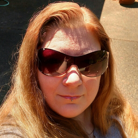 Meet your Posher, Dawn - Picture 2 of 2