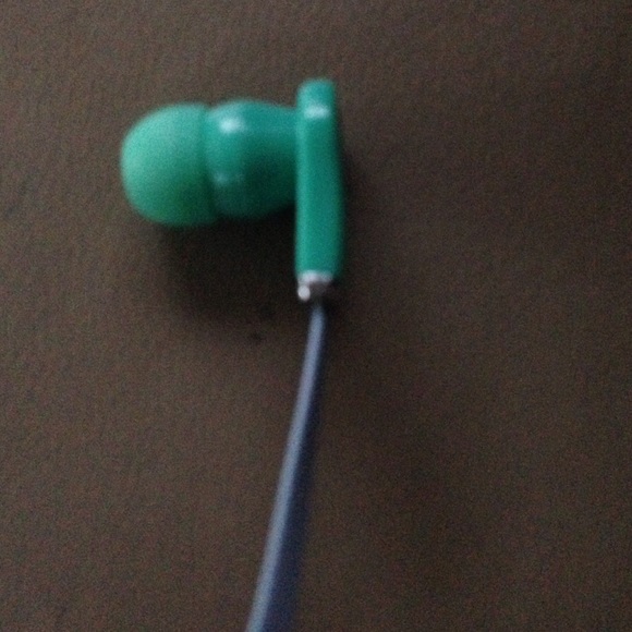 Earbuds - Picture 2 of 3