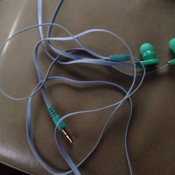 Earbuds - Picture 3 of 3