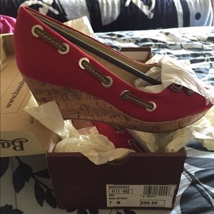 Bass-kitchy wedges red