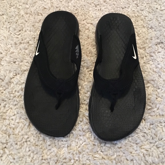 Black Nike flip flops
