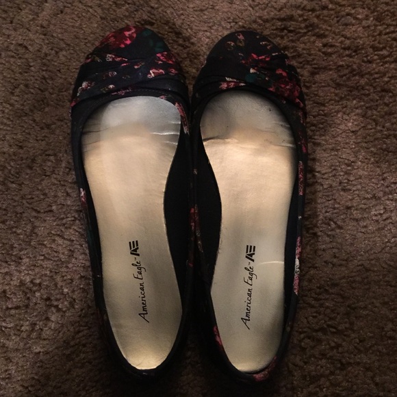 Flowery navy American eagle flats