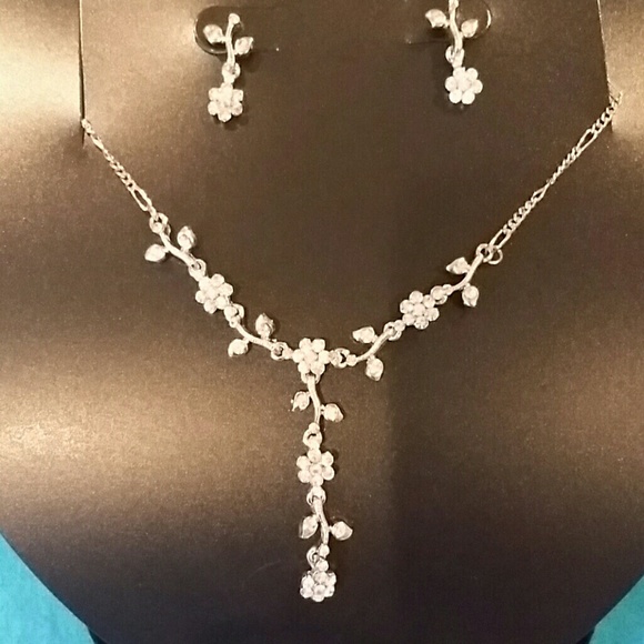 Fashion necklace set