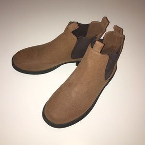 Tan Chelsea boots