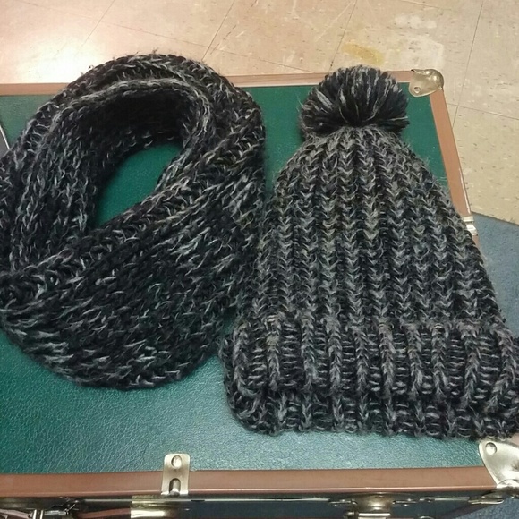 Hat and infinity scarf