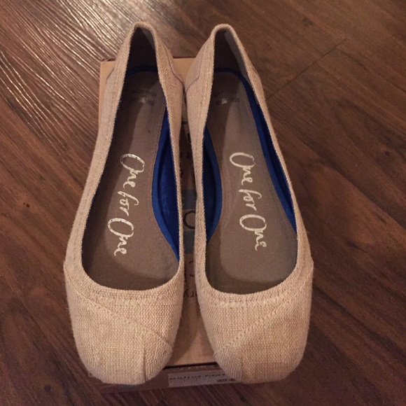 Brand NEW Toms Ballet Flats