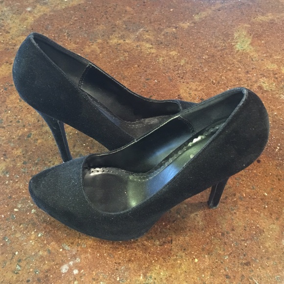 Qupid stilettos size 8, velvet black