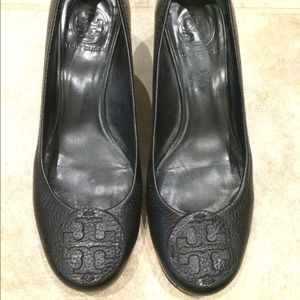 Tory burch black wedges