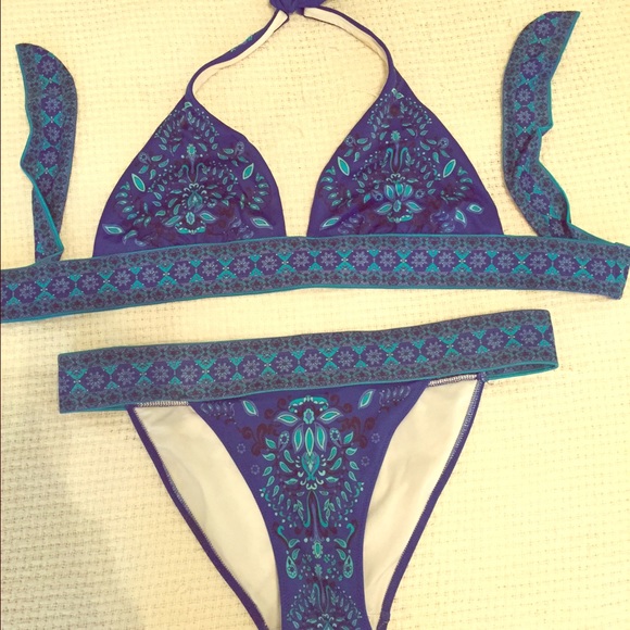 *SOLD* Victoria's  Secrets halter top bikini
