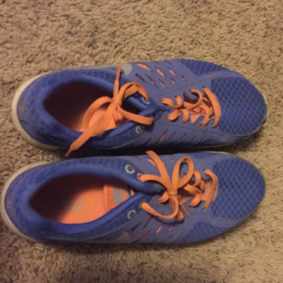 Super cute Nike shoes - Picture 2 of 4