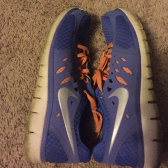 Super cute Nike shoes - Picture 3 of 4