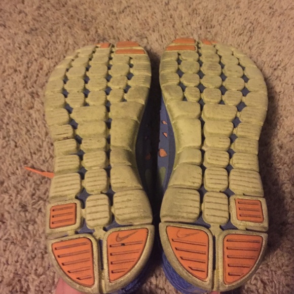 Super cute Nike shoes - Picture 4 of 4