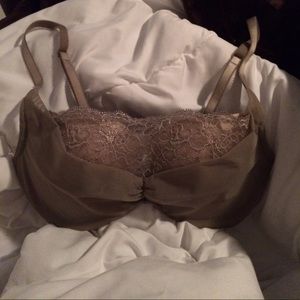 Victoria's Secret Lacy push-up bra 32C