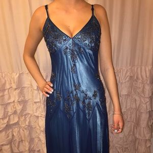 Beautifully embroidered Adrianna Papell dress