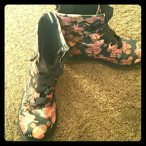 Floral boots