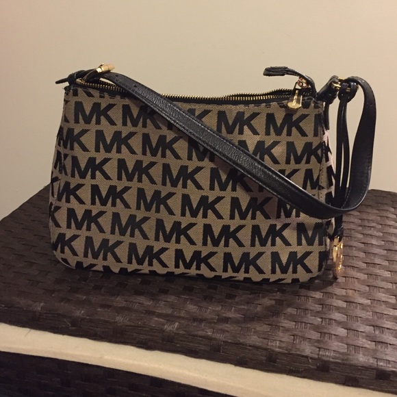 Authentic medium sized Michael Kors handbag.