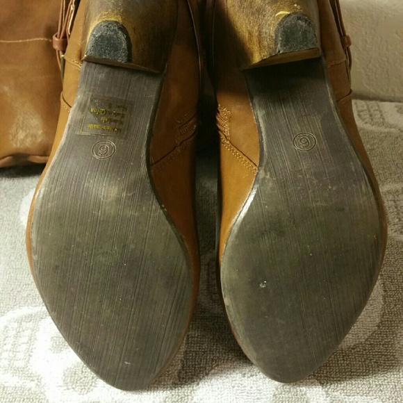 Boots - Picture 3 of 4