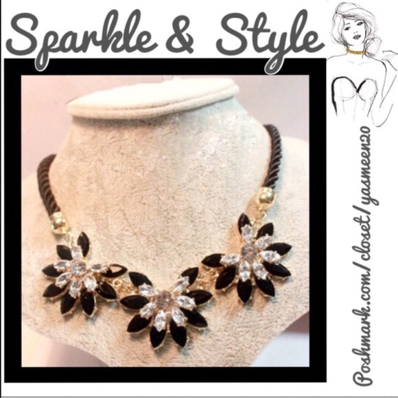 ✨Black and clear rhinestone, gold tone necklace ✨ - Picture 3 of 3