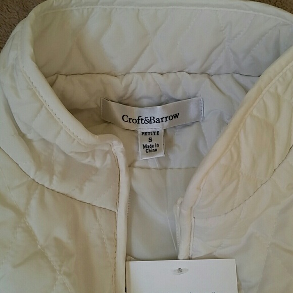 NOT FOR SALE White puffy vest - Picture 3 of 4