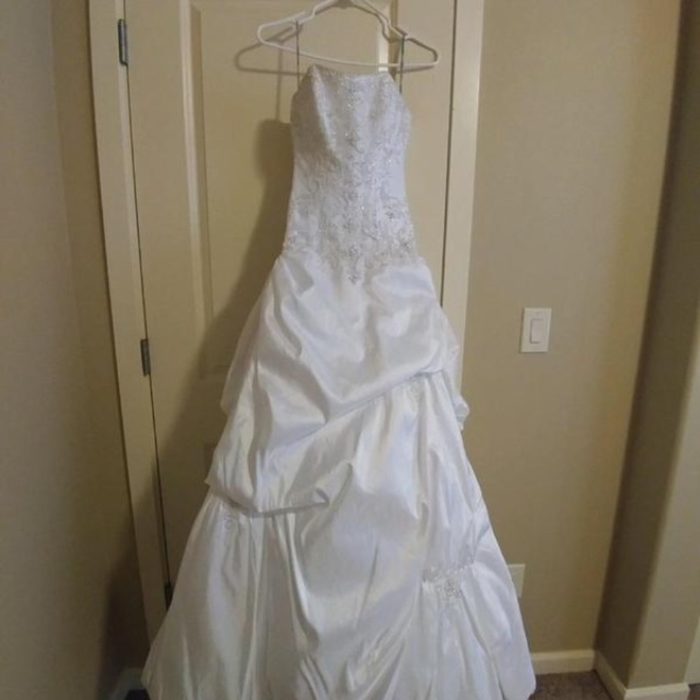 Maggie Sottero Wedding Dress J1082 - Picture 3 of 4