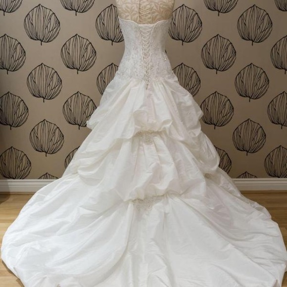 Maggie Sottero Wedding Dress J1082 - Picture 2 of 4