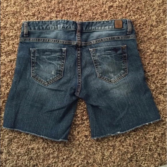 Guess jean shorts - Picture 3 of 3