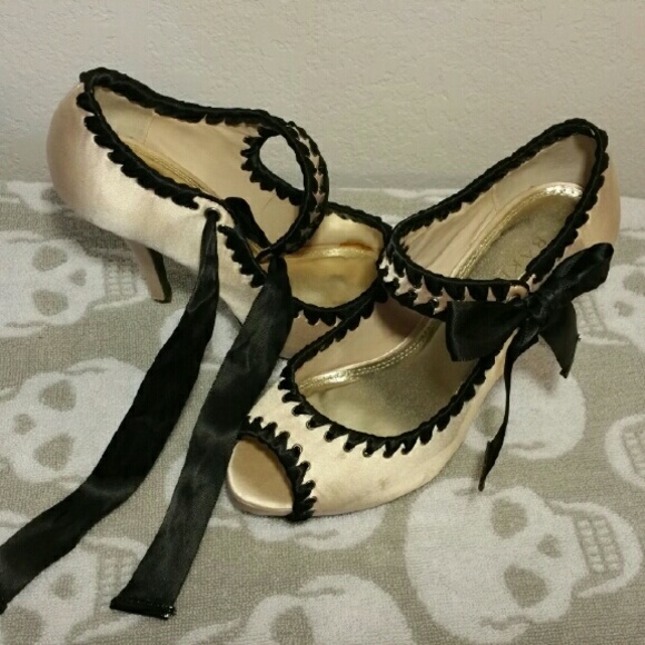 Shoes - Picture 2 of 4