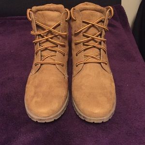 "Timberland" look-a-like booties