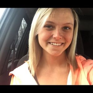 Meet your Posher, Dena
