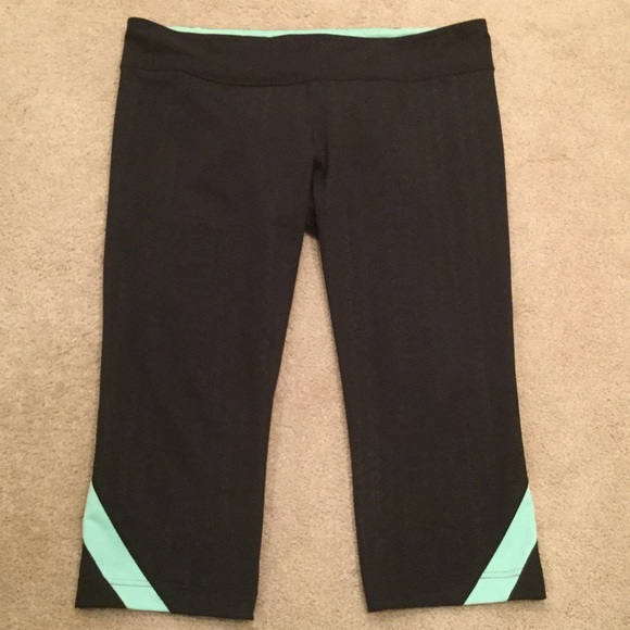 Under Armour cropped pants