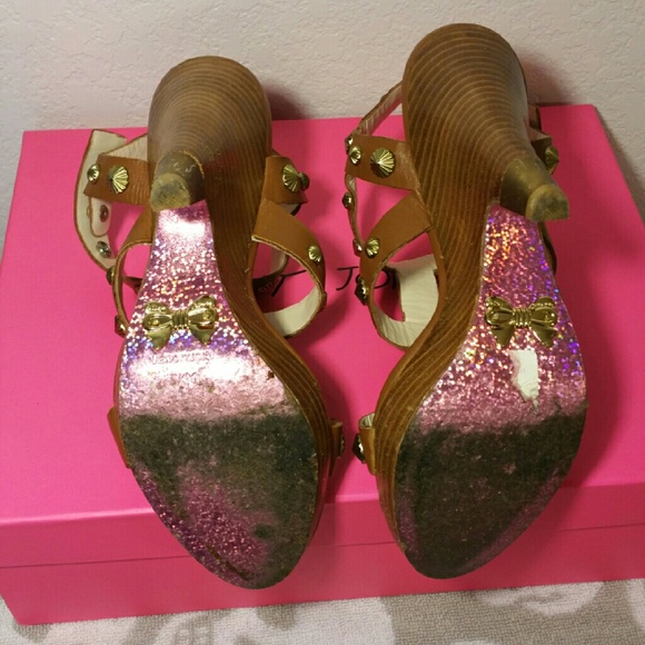 Shoes - Picture 2 of 4