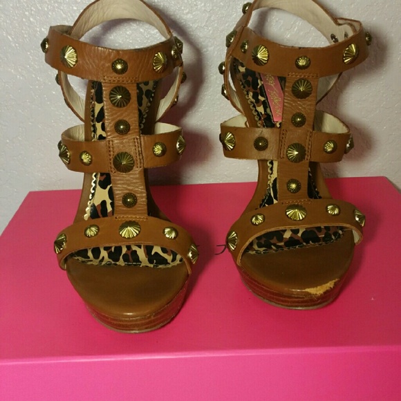 Shoes - Picture 3 of 4