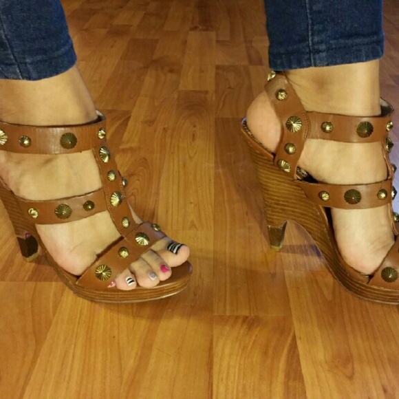 Shoes - Picture 4 of 4
