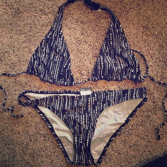 FINAL PRICE Volcom bikini reversible - Picture 1 of 2