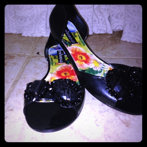 Flirty and fun spring/ summer flats!