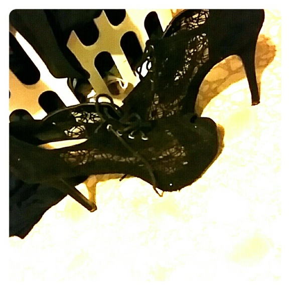 Heels that tie