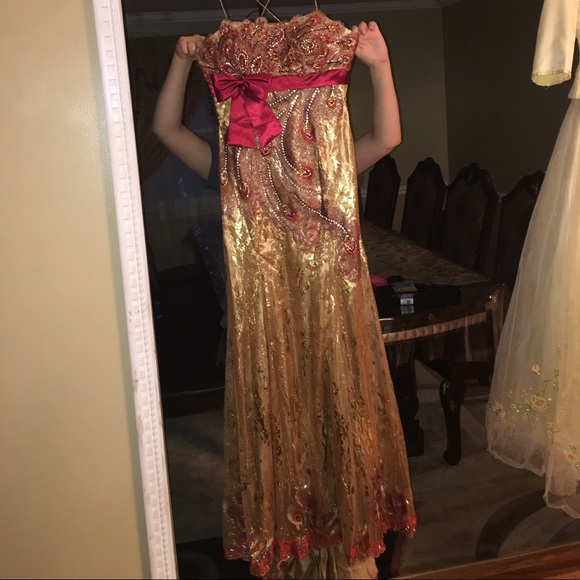 Red-Interlude prom dress size 6 in gold runs small - Picture 2 of 4
