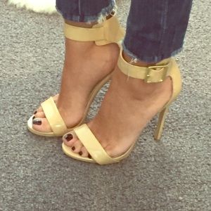 Steve Madden Nude Stiletto Sz 5