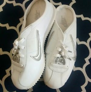 Vintage Nike slides/mules!!