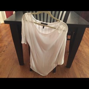 Hi low BCBG never worn white 3/4 in shirt