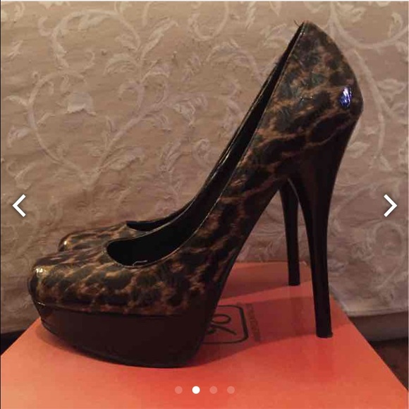 Shoes - Picture 2 of 4