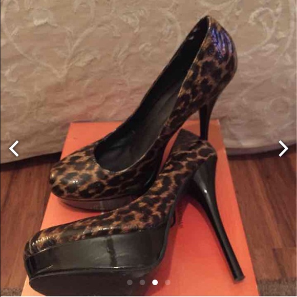 Shoes - Picture 3 of 4
