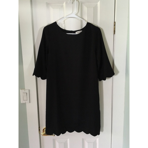 Dresses & Skirts - Scalloped Shift long sleeve dress