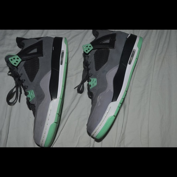 Green Glow 4s - Picture 2 of 4