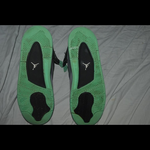 Green Glow 4s - Picture 3 of 4