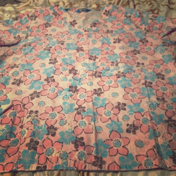 Scrub top