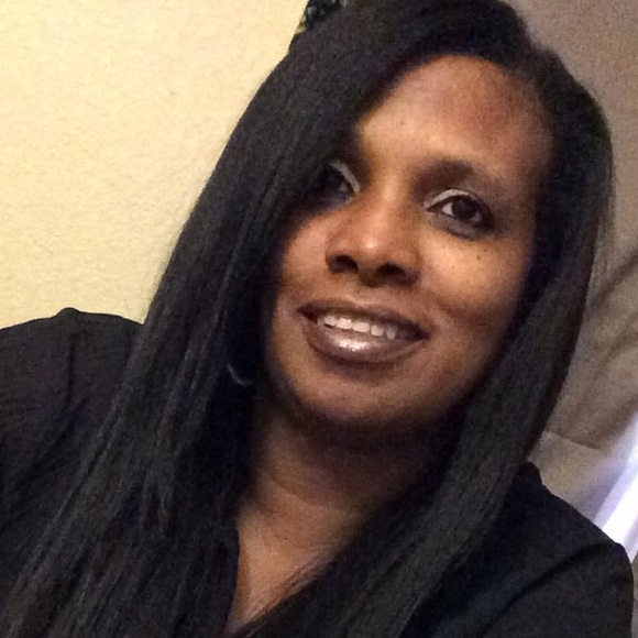 Meet your Posher, Tammy I am in Phoenix, Arizona - Picture 2 of 3